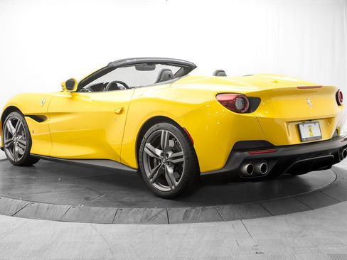 Used 2019 Ferrari Portofino RWD image 5