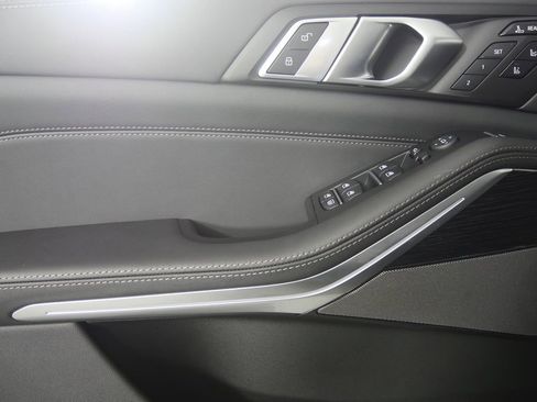 Used 2026 BMW X7 M60i image 9