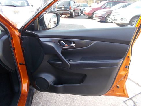 Used 2020 Nissan Rogue SV image 17