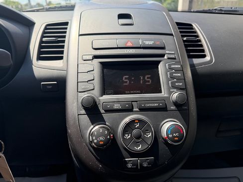 Used 2013 Kia Soul + w/ Audio Pkg FWD image 21