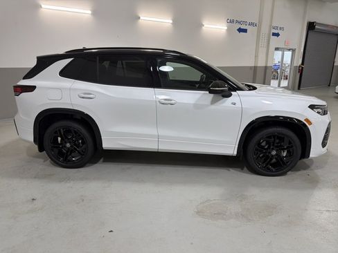 New 2026 Volkswagen Tiguan SE R-Line AWD/4WD image 10