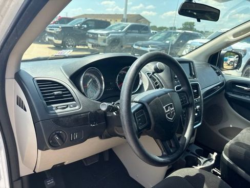 Used 2018 Dodge Grand Caravan SE FWD image 11