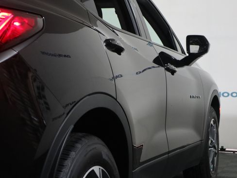 Used 2023 Chevrolet Blazer LT image 5