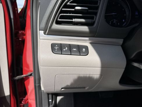 Used 2019 Hyundai Elantra SEL FWD image 54