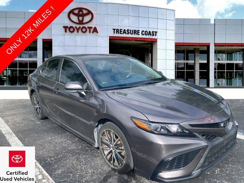 Used 2023 Toyota Camry SE image 1