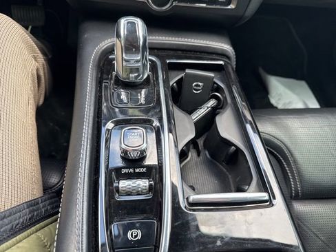 Used 2018 Volvo S90 T8 Inscription w/ Convenience Package AWD/4WD image 19