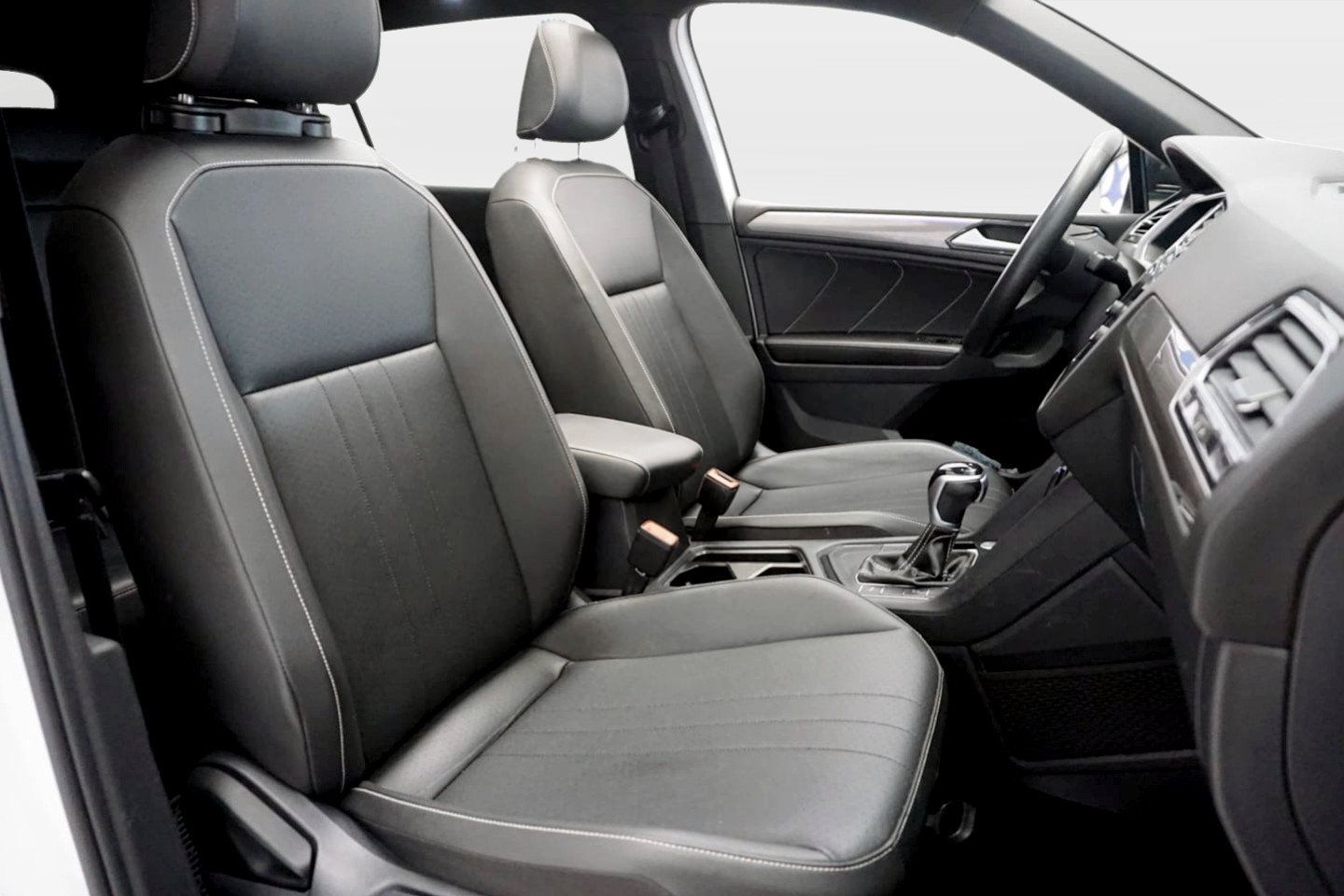 Used 2023 Volkswagen Tiguan SE R-Line FWD image 23