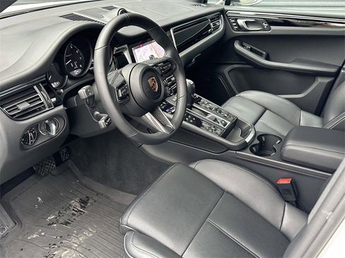 Used 2025 Porsche Macan Turbo image 4