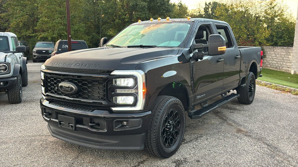 Used 2025 Ford F250 Lariat w/ Black Appearance Package AWD/4WD image 2