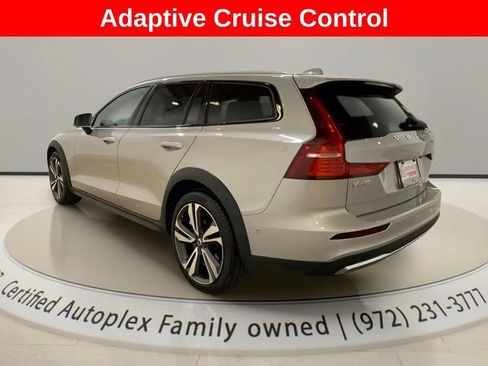 Used 2025 Volvo V60 B5 Cross Country Plus AWD/4WD image 3