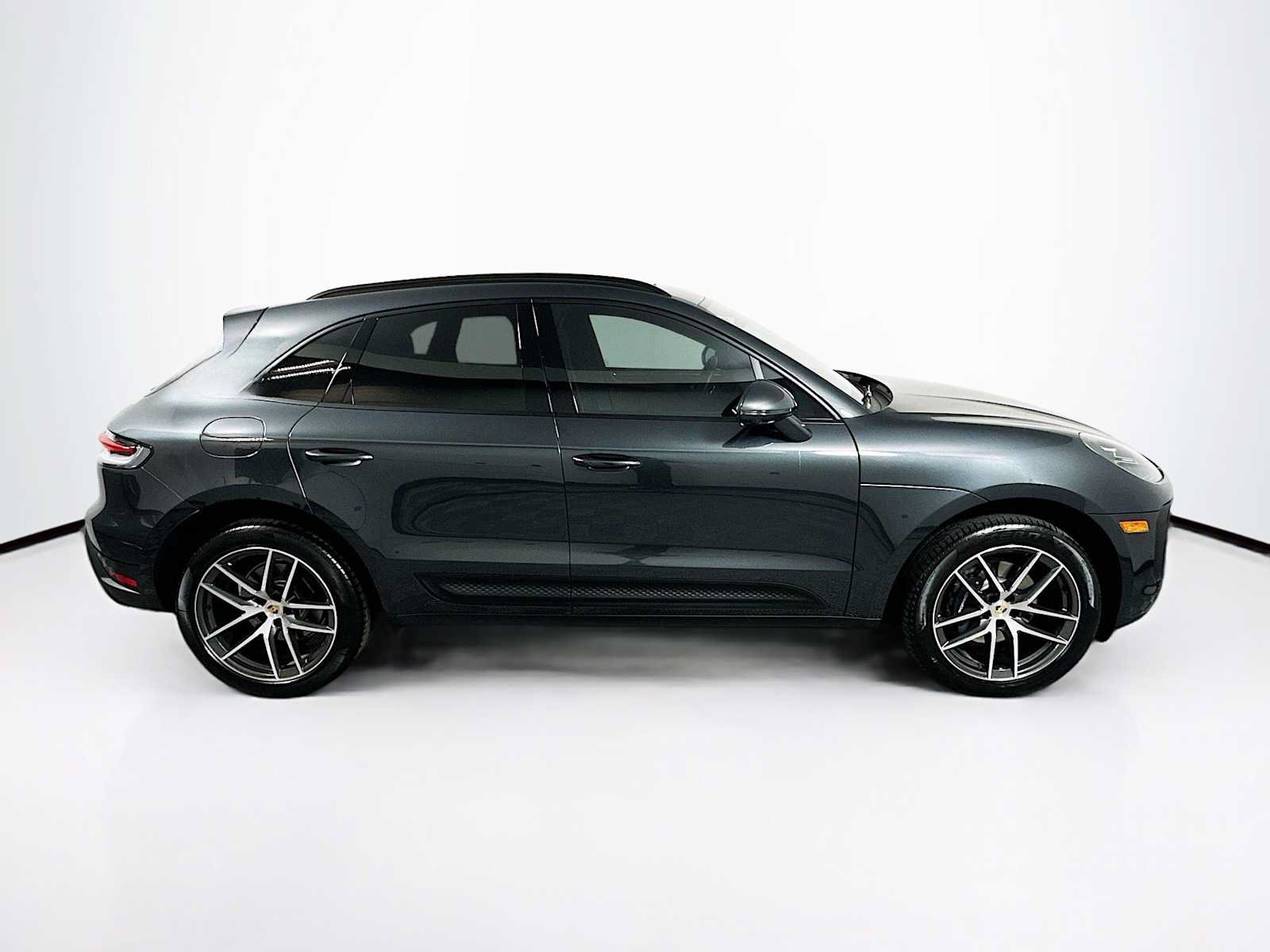 Certified 2026 Porsche Macan AWD/4WD image 8