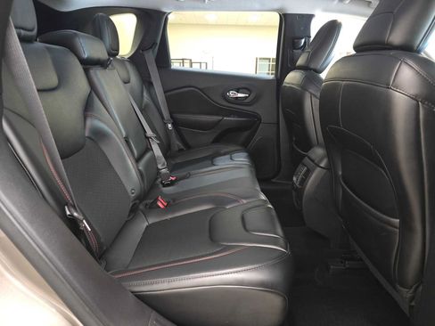 Used 2019 Jeep Cherokee Trailhawk w/ Trailer Tow Group AWD/4WD image 25