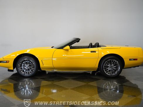 Used 1996 Chevrolet Corvette Convertible image 2