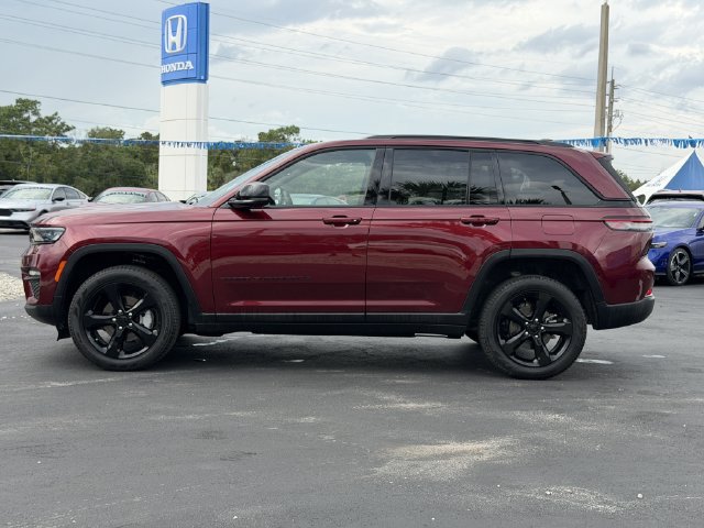 Used 2024 Jeep Grand Cherokee Limited w/ Black Appearance Package AWD/4WD image 29