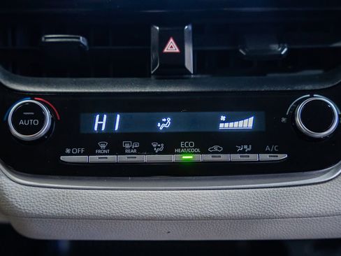 Used 2021 Toyota Corolla LE w/ Carpet Mat Package (TMS) image 20