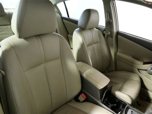 Used 2007 Nissan Altima 3.5 SE w/ XM Premium Pkg image 12