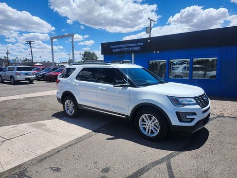 Used 2017 Ford Explorer XLT FWD image 8
