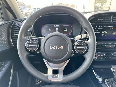 Used 2025 Kia Soul S FWD image 11