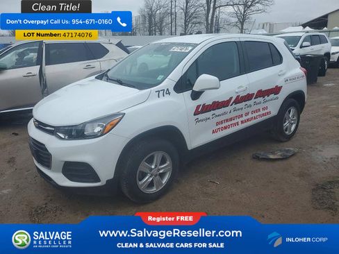 Used 2022 Chevrolet Trax LS w/ Tint and Cruise Package image 1