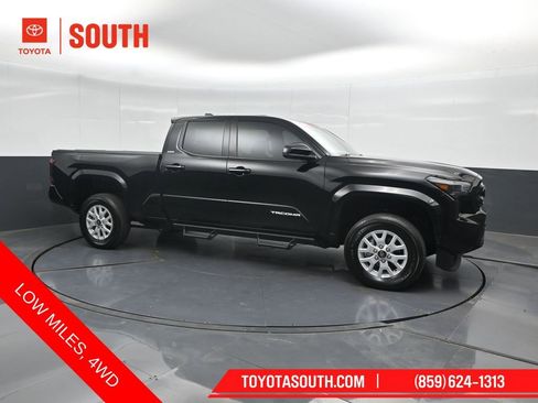 Used 2025 Toyota Tacoma SR5 AWD/4WD image 1