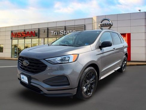 Used 2024 Ford Edge SE w/ Black Appearance Package image 2