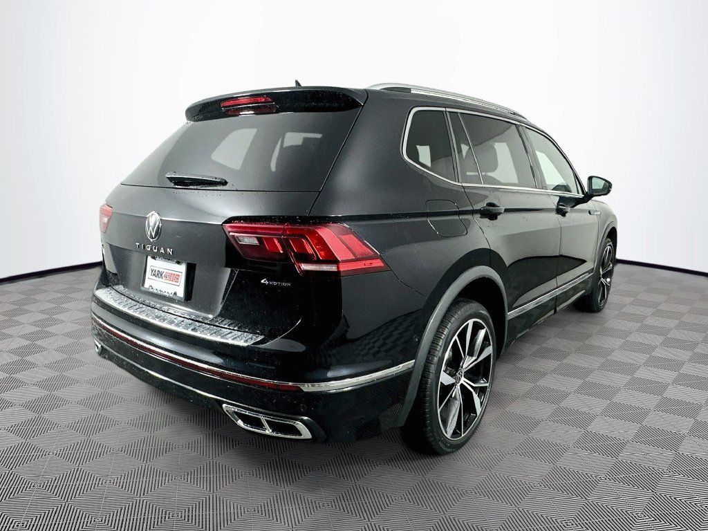 Used 2022 Volkswagen Tiguan SEL R-Line AWD/4WD image 9