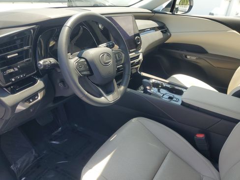 Used 2024 Lexus RX 350 FWD w/ Technology Package image 16
