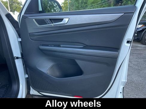 Used 2024 Volkswagen Atlas Cross Sport SE image 27