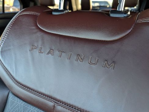 Used 2022 Ford Explorer Platinum w/ Technology Package image 17