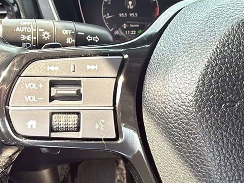Used 2023 Honda Pilot Touring image 17