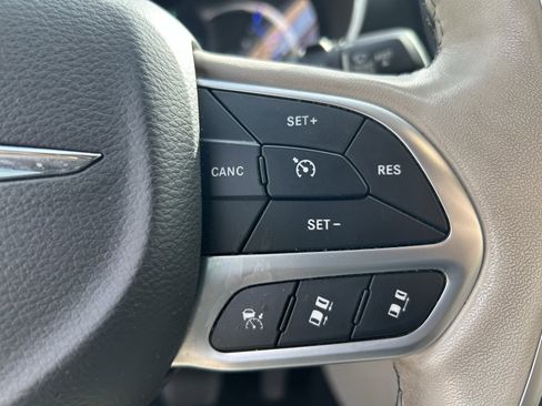 Used 2020 Chrysler Pacifica Limited w/ Advanced Safetytec Group image 19