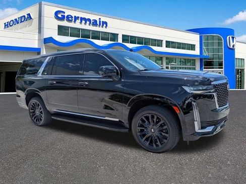 Used 2024 Cadillac Escalade ESV Premium Luxury AWD/4WD image 3