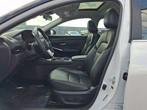 Used 2025 Nissan Sentra SR w/ SR Premium Package FWD image 11