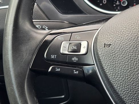 Used 2020 Volkswagen Tiguan SE FWD image 19