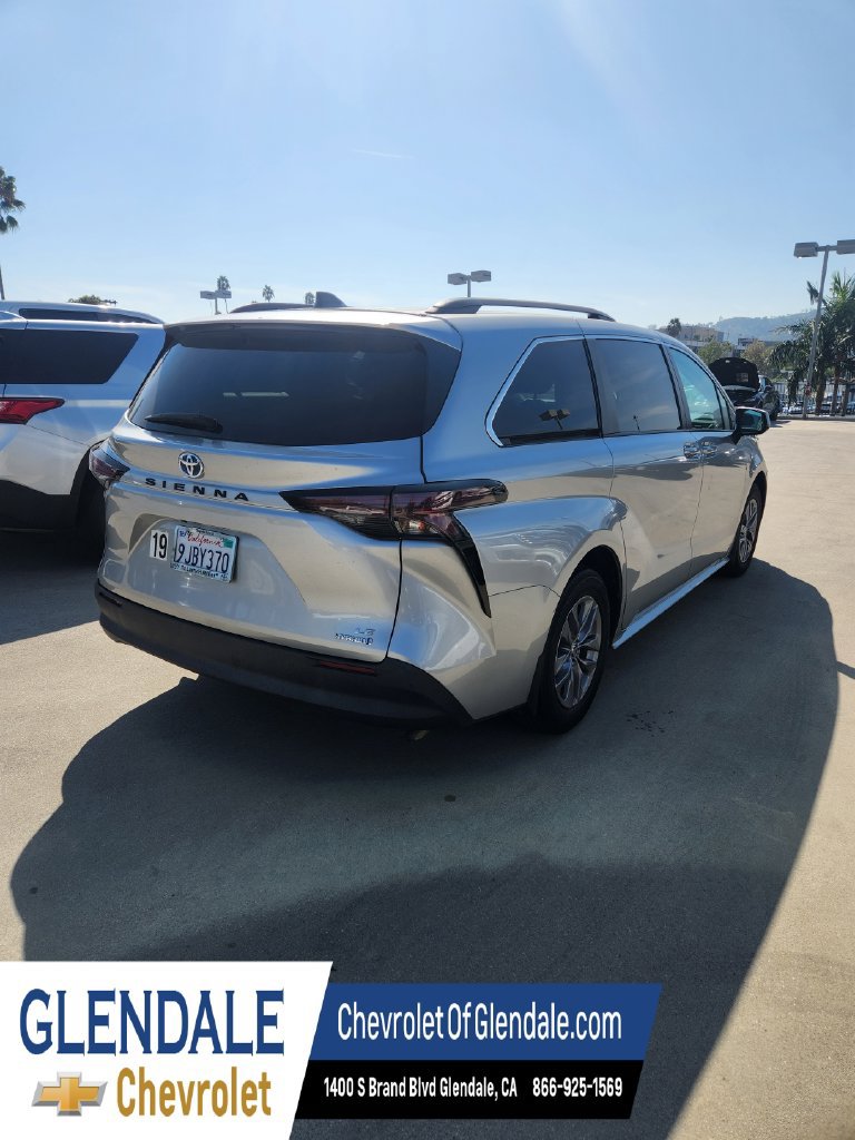 Used 2023 Toyota Sienna LE FWD image 6