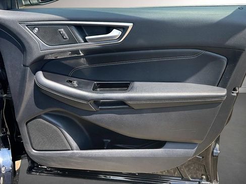 Used 2019 Ford Edge Titanium w/ Cold Weather Package AWD/4WD image 29