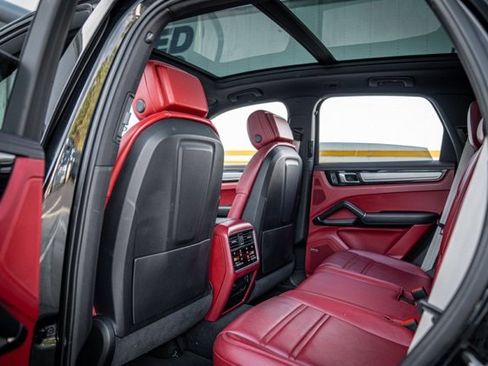 Used 2022 Porsche Cayenne Platinum Edition image 41