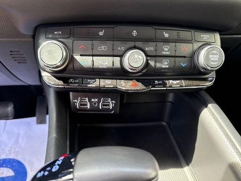 Used 2025 Dodge Durango GT AWD/4WD image 17