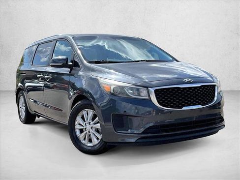Used 2017 Kia Sedona LX w/ LX Essentials Premium Package FWD image 12