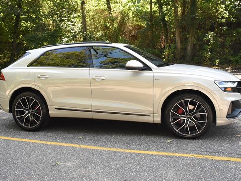 Used 2021 Audi Q8 Premium Plus w/ Premium Plus Package image 11