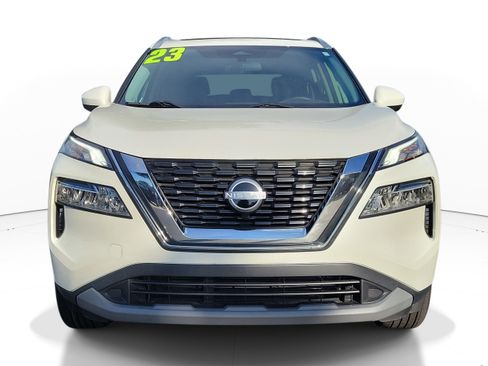 Used 2023 Nissan Rogue SV w/ SV Premium B Package FWD image 2
