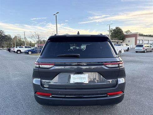 New 2025 Jeep Grand Cherokee Altitude image 4