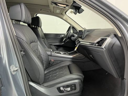 Used 2025 BMW X7 xDrive40i w/ Premium Package image 24