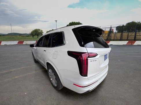 Used 2021 Cadillac XT6 Premium Luxury FWD image 4