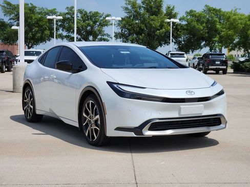 New 2026 Toyota Prius Plug-In Hybrid FWD image 2