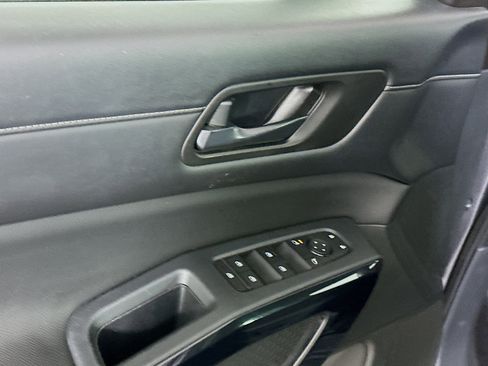 Used 2025 Nissan Pathfinder SV image 15