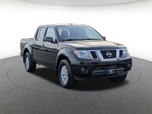 Used 2016 Nissan Frontier SV image 3