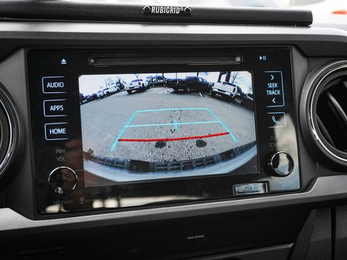 Used 2019 Toyota Tacoma TRD Off-Road image 25