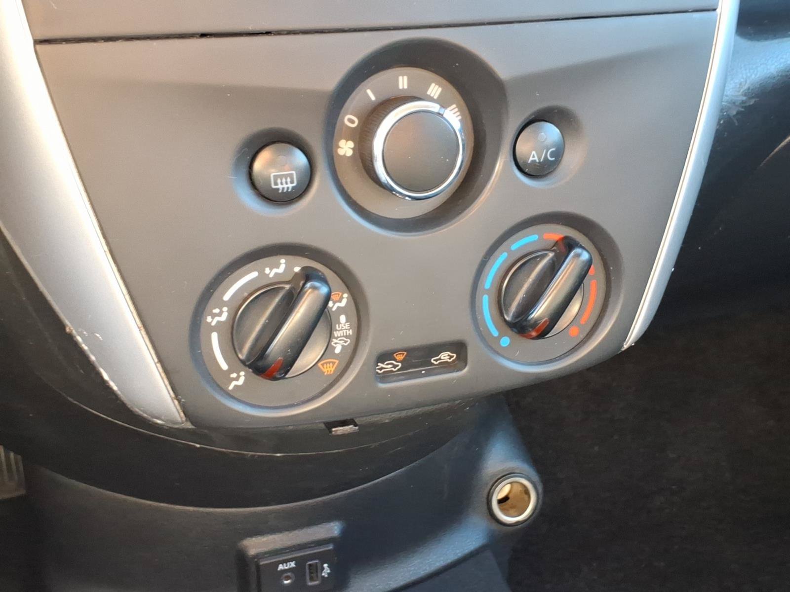 Used 2019 Nissan Versa Note SV FWD image 16