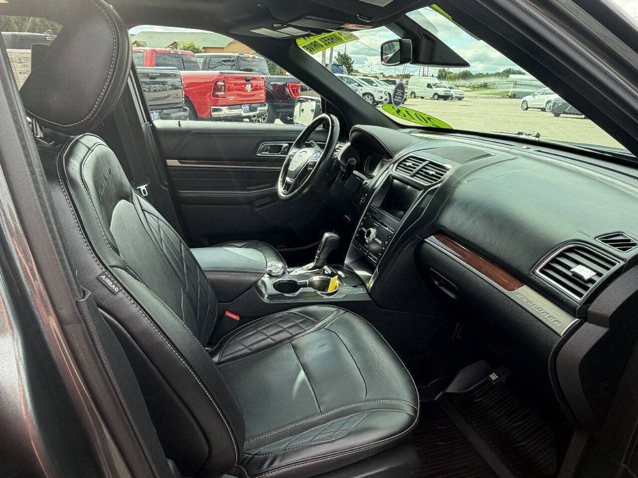 Used 2018 Ford Explorer Platinum AWD/4WD image 13